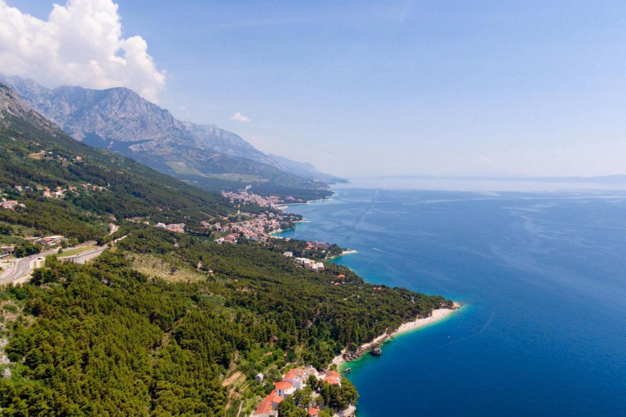 Apartments By The Sea Brela, Makarska - 18356 ภายนอก รูปภาพ